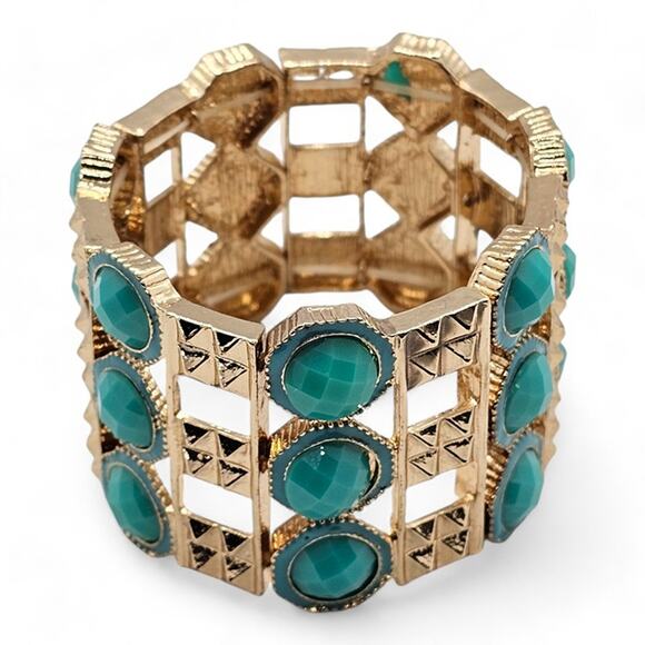 Fashion Cuff Bracelet in Gold and Green - Picture 2 of 2